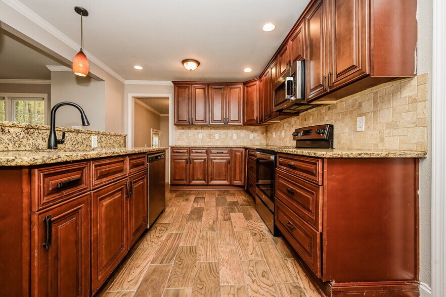 Building Photo - 395 Magmar Ln