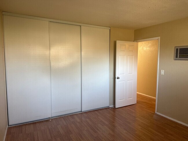 Building Photo - Condo 2 Bed / 2 Bath – In-Unit Laundry – C...