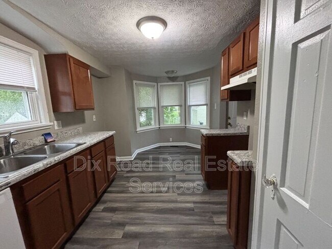 Building Photo - 144 Niagara Ave