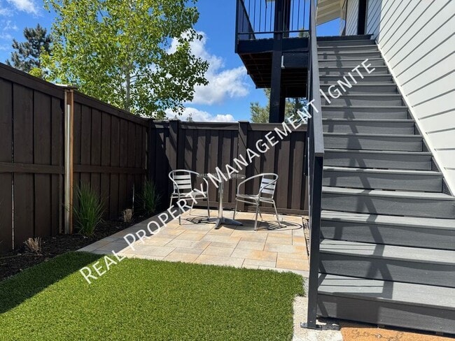 Building Photo - 62677 NW Mehama Ct