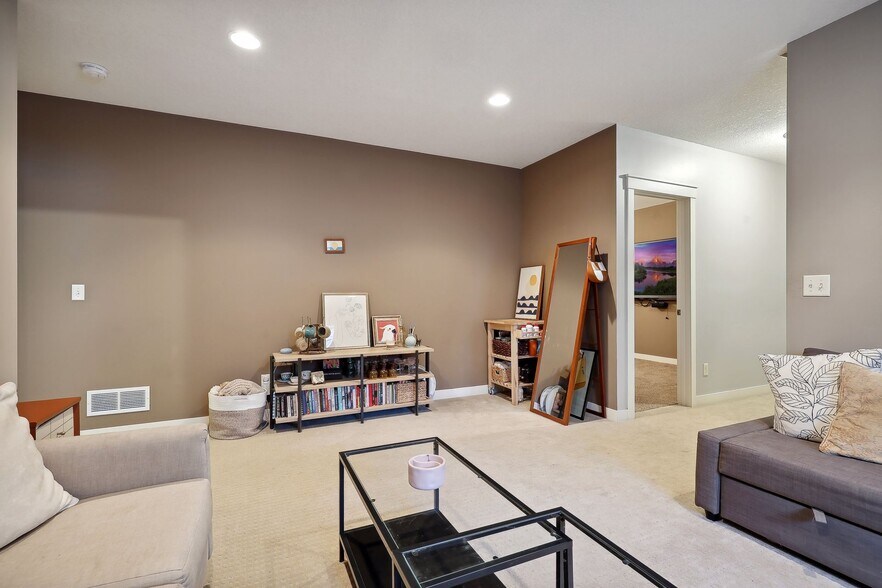 Building Photo - 2019 Louisiana Ave S