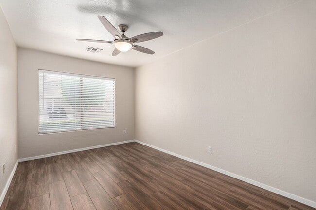 Building Photo - 5 Bedroom home in Chandler