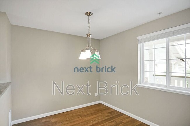 Building Photo - 901 Sunset Blvd NE