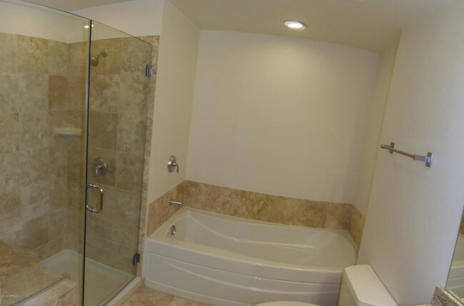 Building Photo - 310 S 4th St