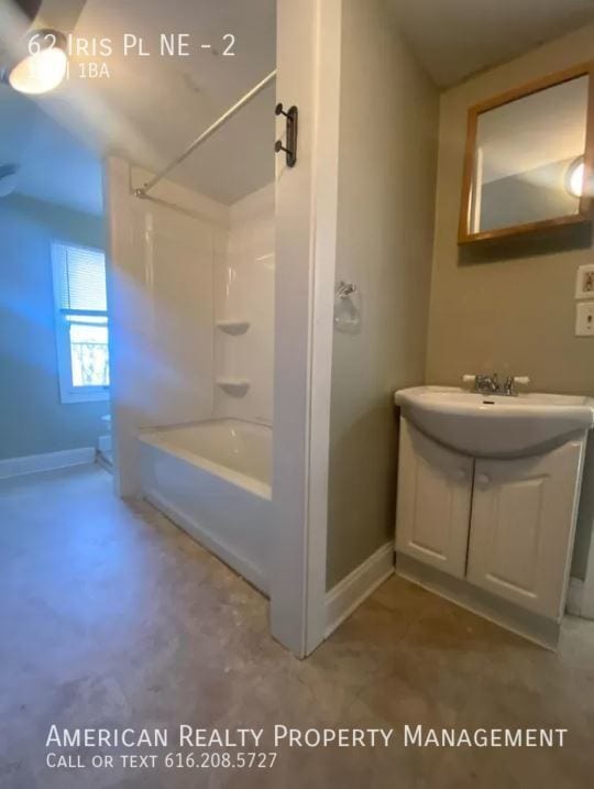Building Photo - 62 Iris Pl NE