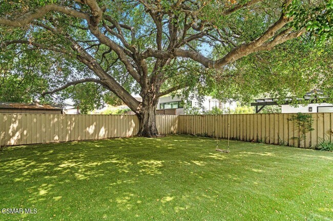 Building Photo - 12727 Landale St