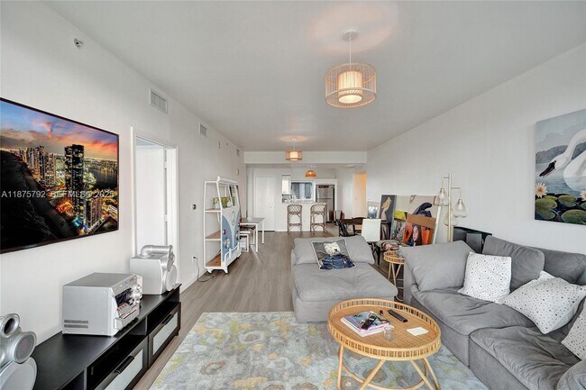 Building Photo - 601 NE 36th St