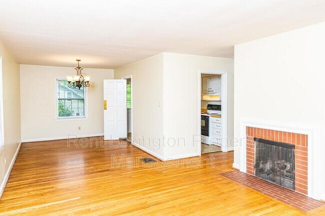 Building Photo - 657 Montclair Dr