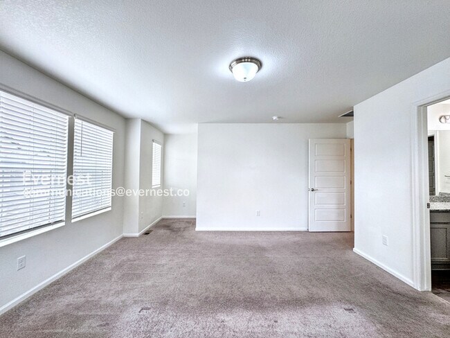 Building Photo - 3831 N Himalaya Rd