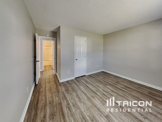 Building Photo - 6955 Kentucky Derby Dr