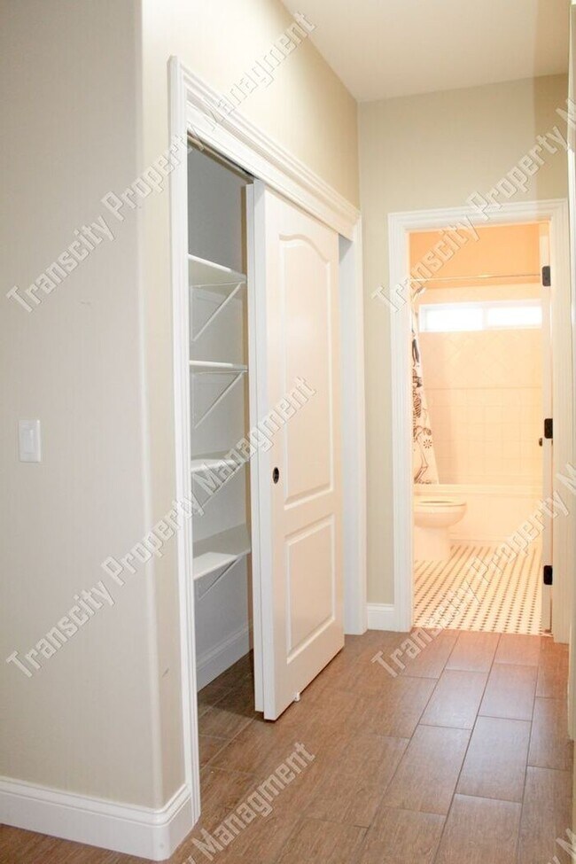Building Photo - Spacious Custom Home Near Lindsay and McKe...