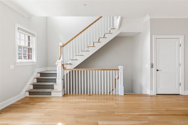 Building Photo - 902 Mill Creek S