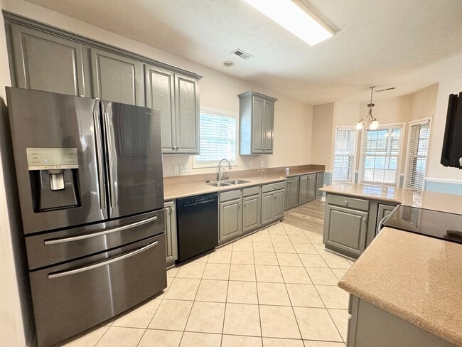 Building Photo - SPACIOUS WATERFRONT 3 bed/3.5 bath with loft/flex space