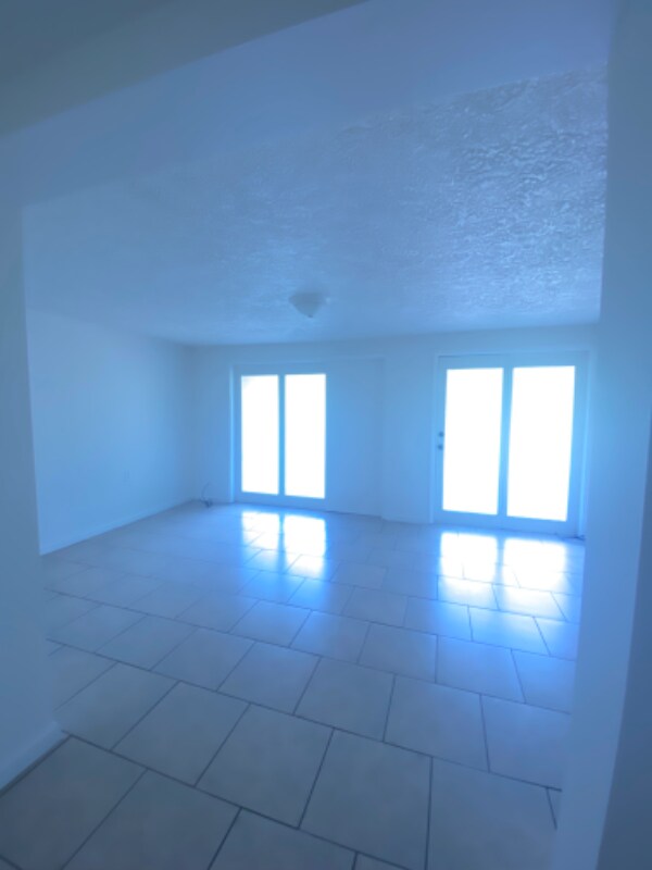 Building Photo - 115 Longwood Rd