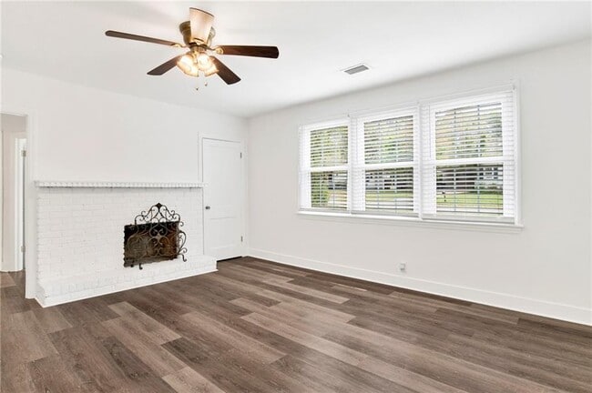 Building Photo - 331 Azalea Cir W