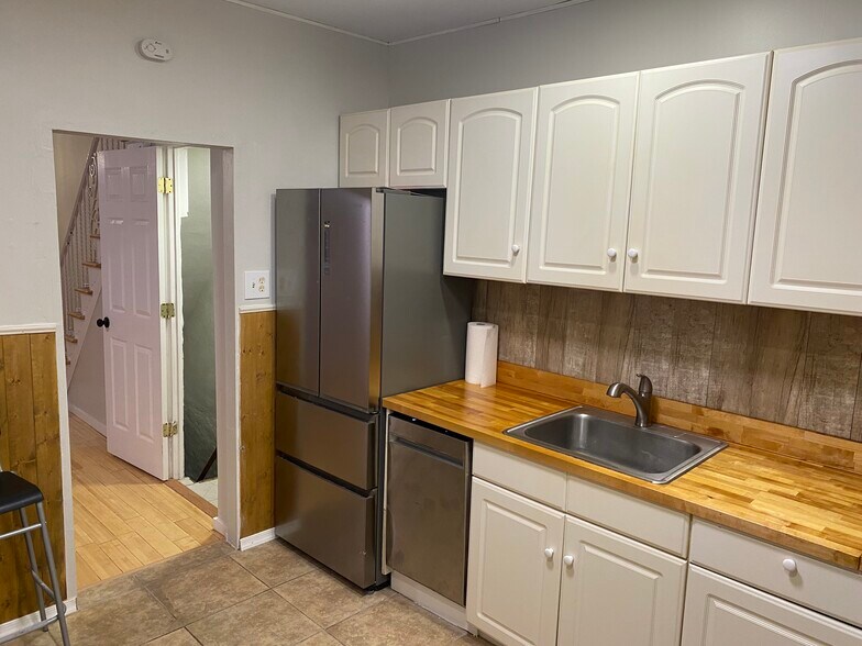 Kitchen - 3145 Almond St
