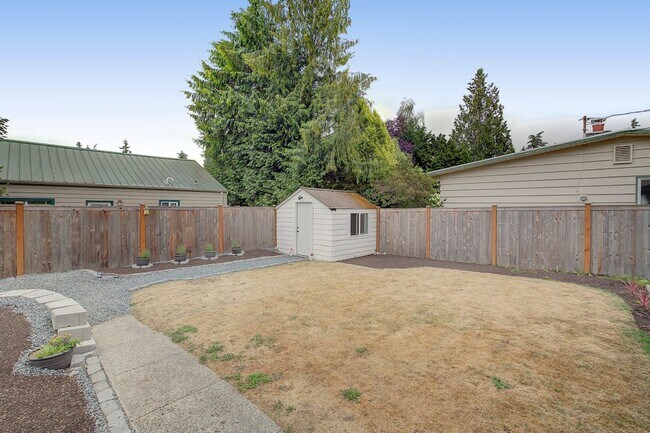 Building Photo - 4Bd/1.75Ba Edmonds House