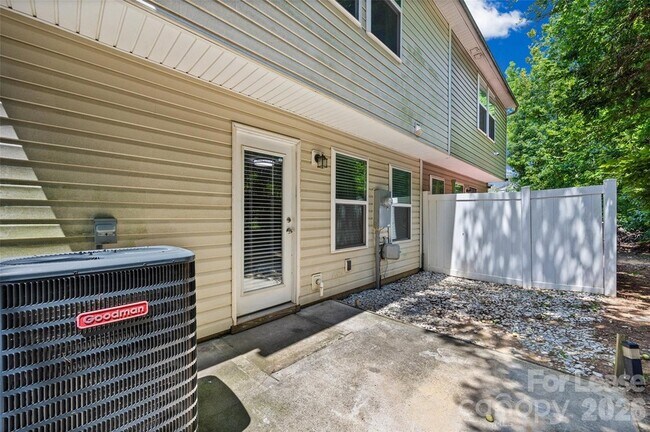 Building Photo - 9612 Brackenview Ct