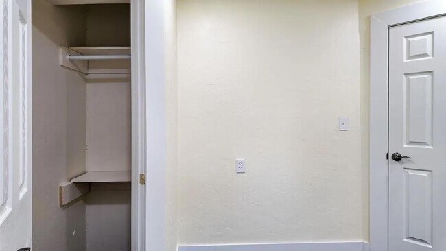 Building Photo - 2913 SW 13th St