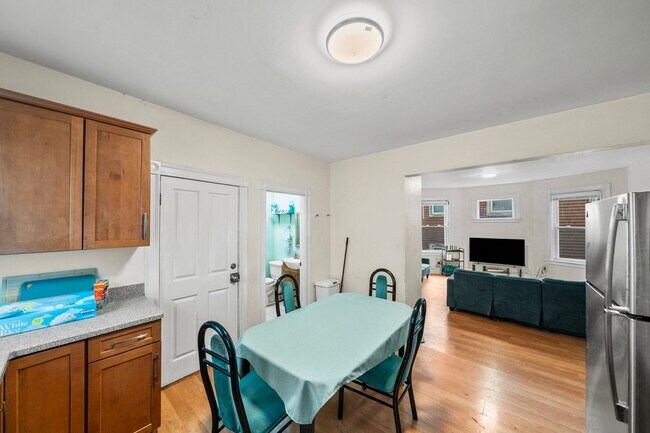 Building Photo - Mission Hill 4 bed...