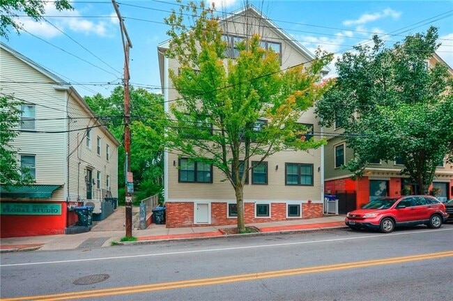 Building Photo - 298 Wickenden St