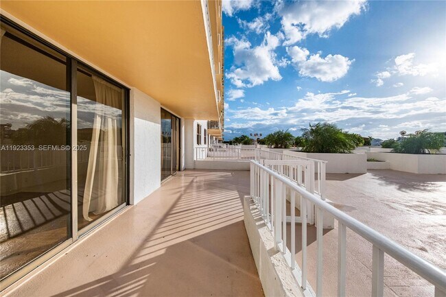 Building Photo - 290 174th St St