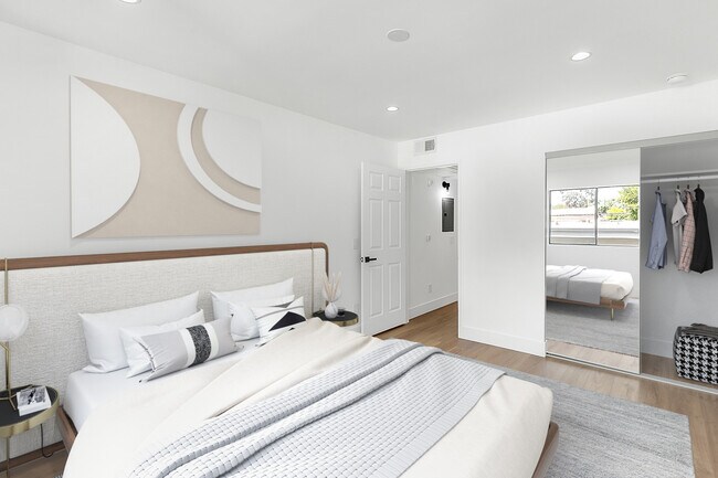 Building Photo - Experience Modern Westside Living at Woodg...