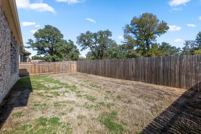 Building Photo - 1429 Cole Ests Dr