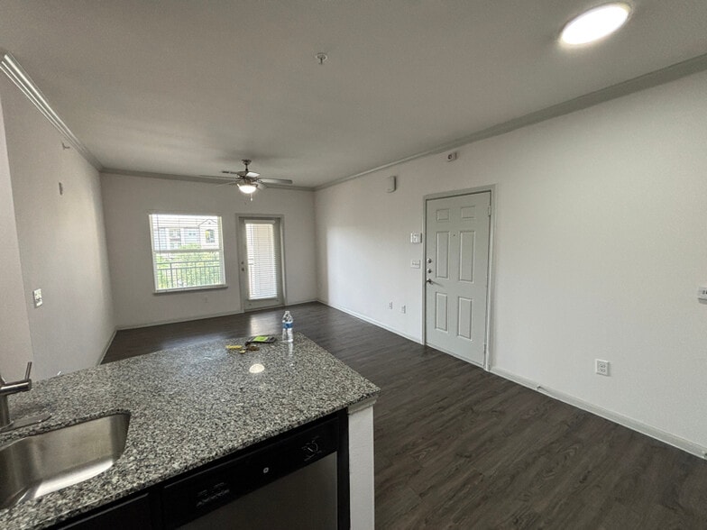 Building Photo - 4624 Cromwell Dr