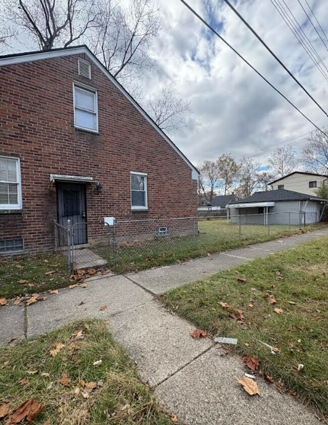 Building Photo - 19971 Stout St