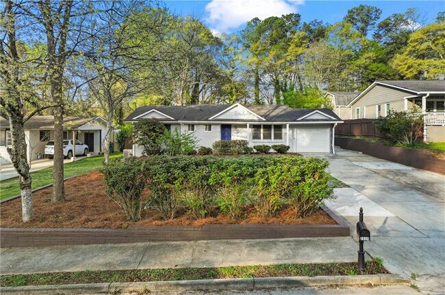 Building Photo - 2634 Birch St