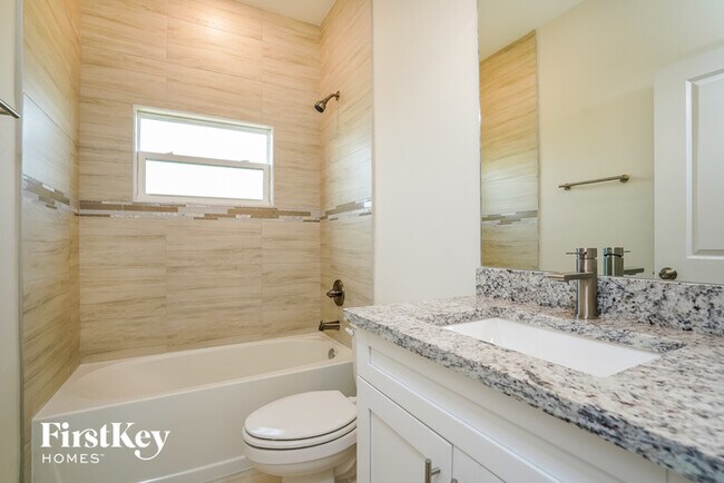 Building Photo - 1421 NW 11th Terrace