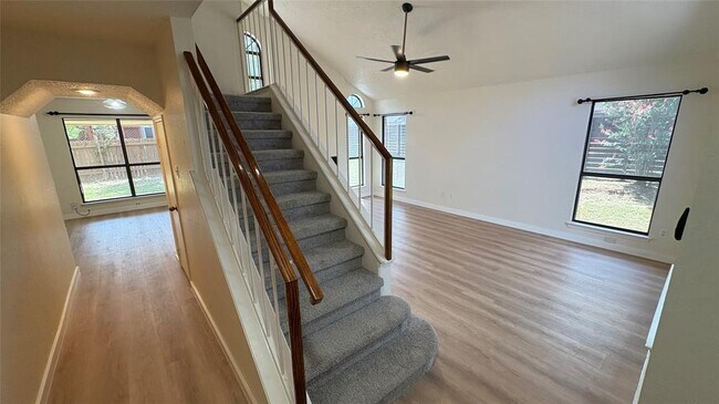 Building Photo - 4703 Saloma Pl