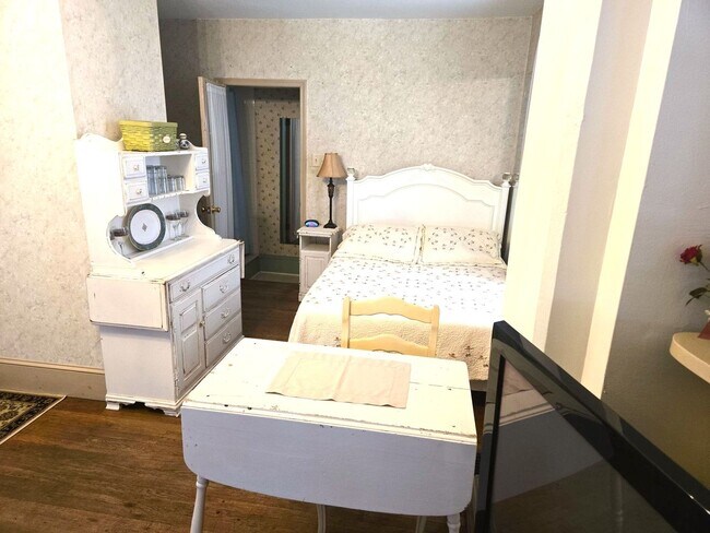 Building Photo - 115 S Potomac St