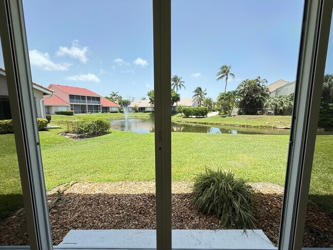 Building Photo - 225 N Lakeshore Dr
