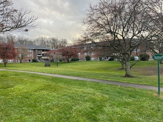 Building Photo - 221 Rock St