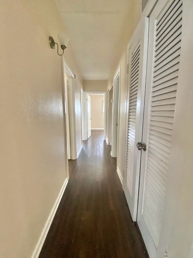 Building Photo - 3 bed 1 bath 2 car garage now available in...