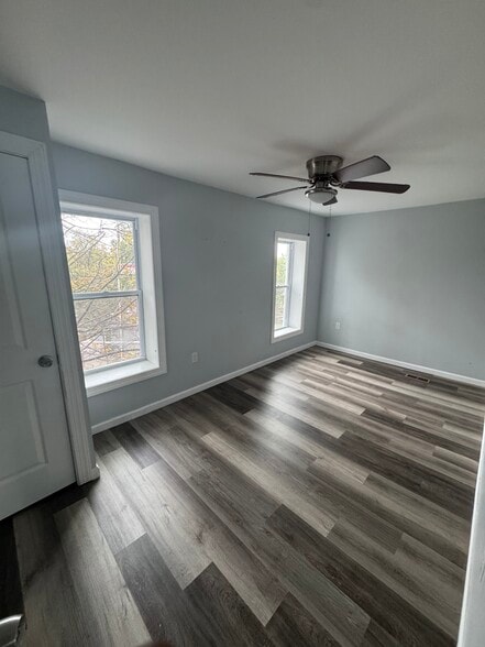 Building Photo - 529 W 7th St