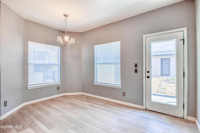 Building Photo - 12325 Tierra Bella Dr