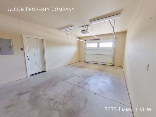 Building Photo - Fabulous Townhome in Stetson Hills! - Leas...