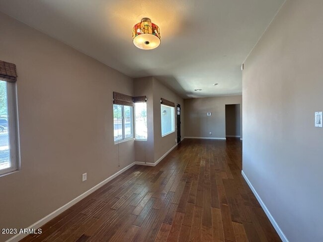 Building Photo - 1501 E Palm Ln