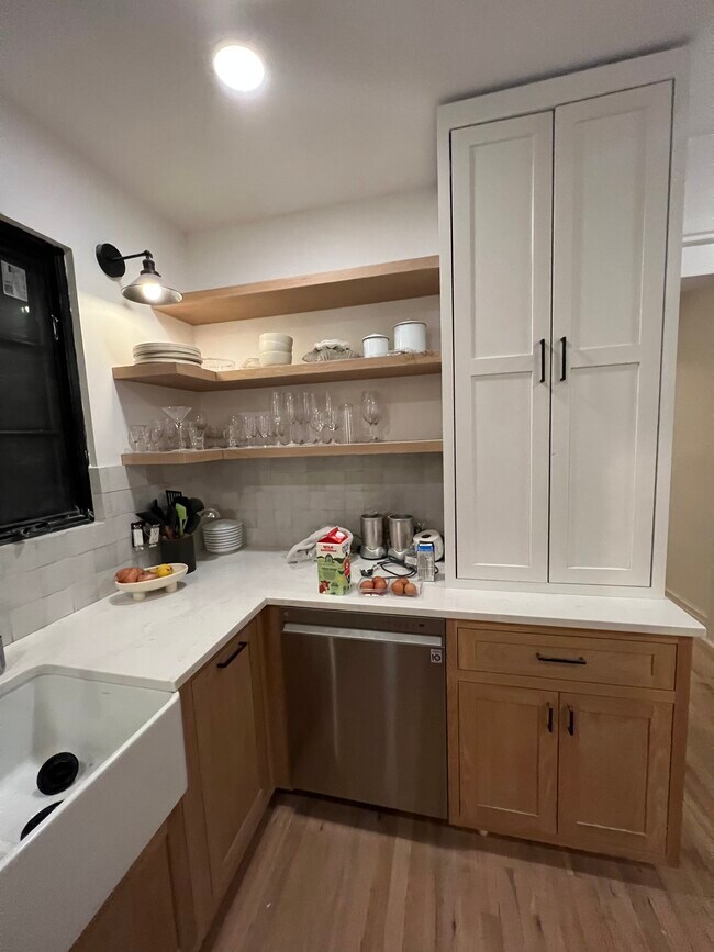 Building Photo - 528 Fellows Ave