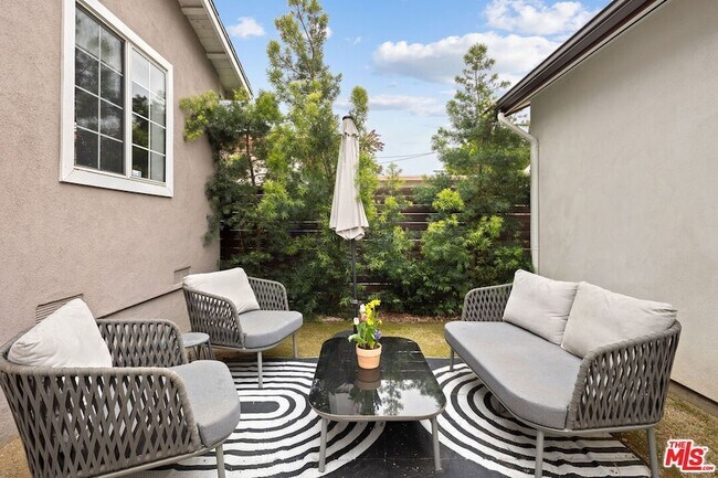 Building Photo - 3836 Seneca Ave