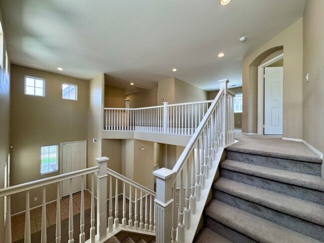 Building Photo - Move in by 11/30 and receive $500 off the ...