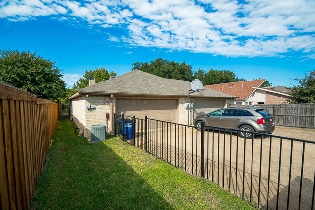 Building Photo - 14816 Sopras Cir