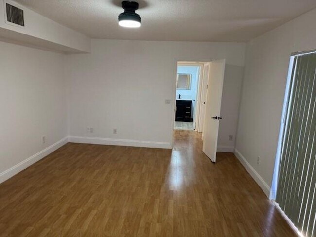 Building Photo - 1210 SW 118th Terrace