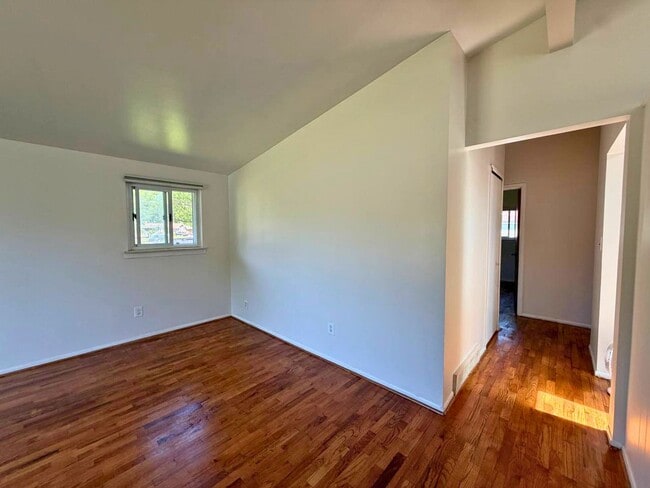 Building Photo - Updated Ranch with New Appliances