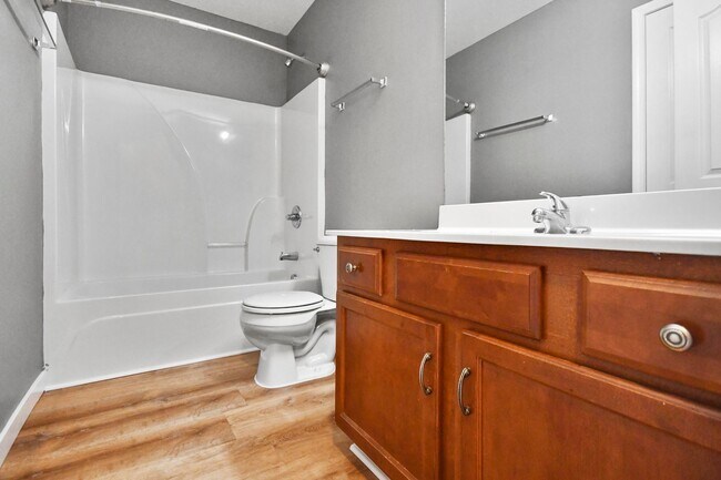 Building Photo - Pet Friendly Three Bedroom!