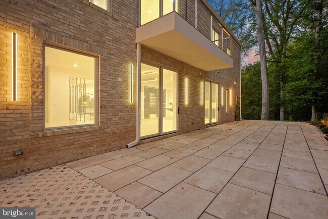 Building Photo - 4509 Foxhall Cres NW