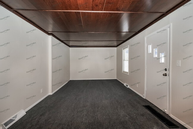 Building Photo - 6350 Meadowbrook Rd